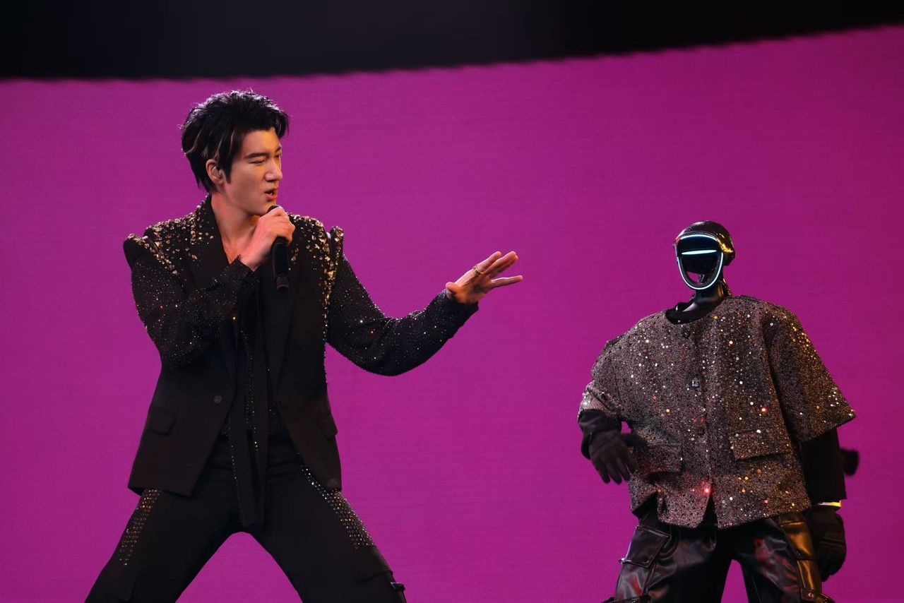 演唱會創舉!王力宏合體AI機器舞者尬舞 8年前跨界領跑根本神預言