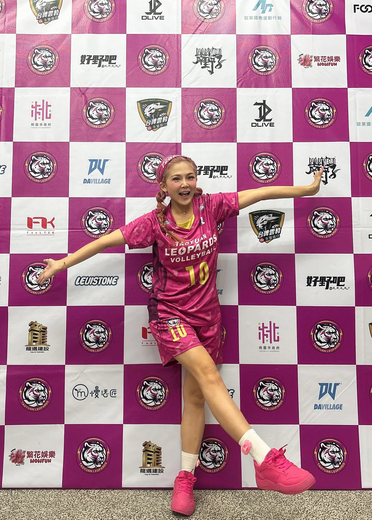 DJ圆圆今年收获满满，自评表现80分。DJ圆圆提供