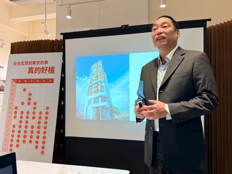 寶和建設董事長張應偉(右)指出，「好植」位於捷運中和站、景安站、永安市場站三捷核心，是中和市中心的最精華區段。陳揚盛攝