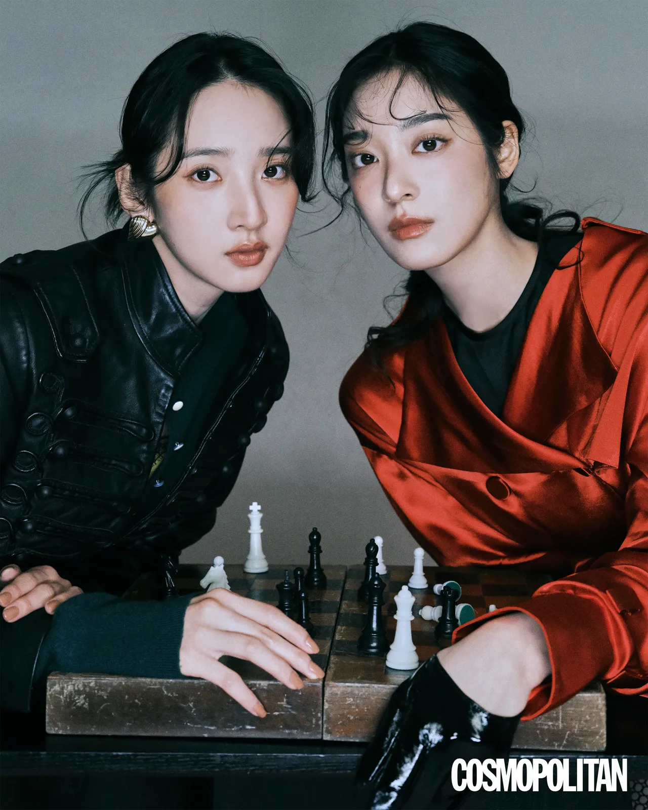 李沐（左）、江齐（右）拍摄《COSMOPOLITAN》封面。《COSMOPOLITAN》提供