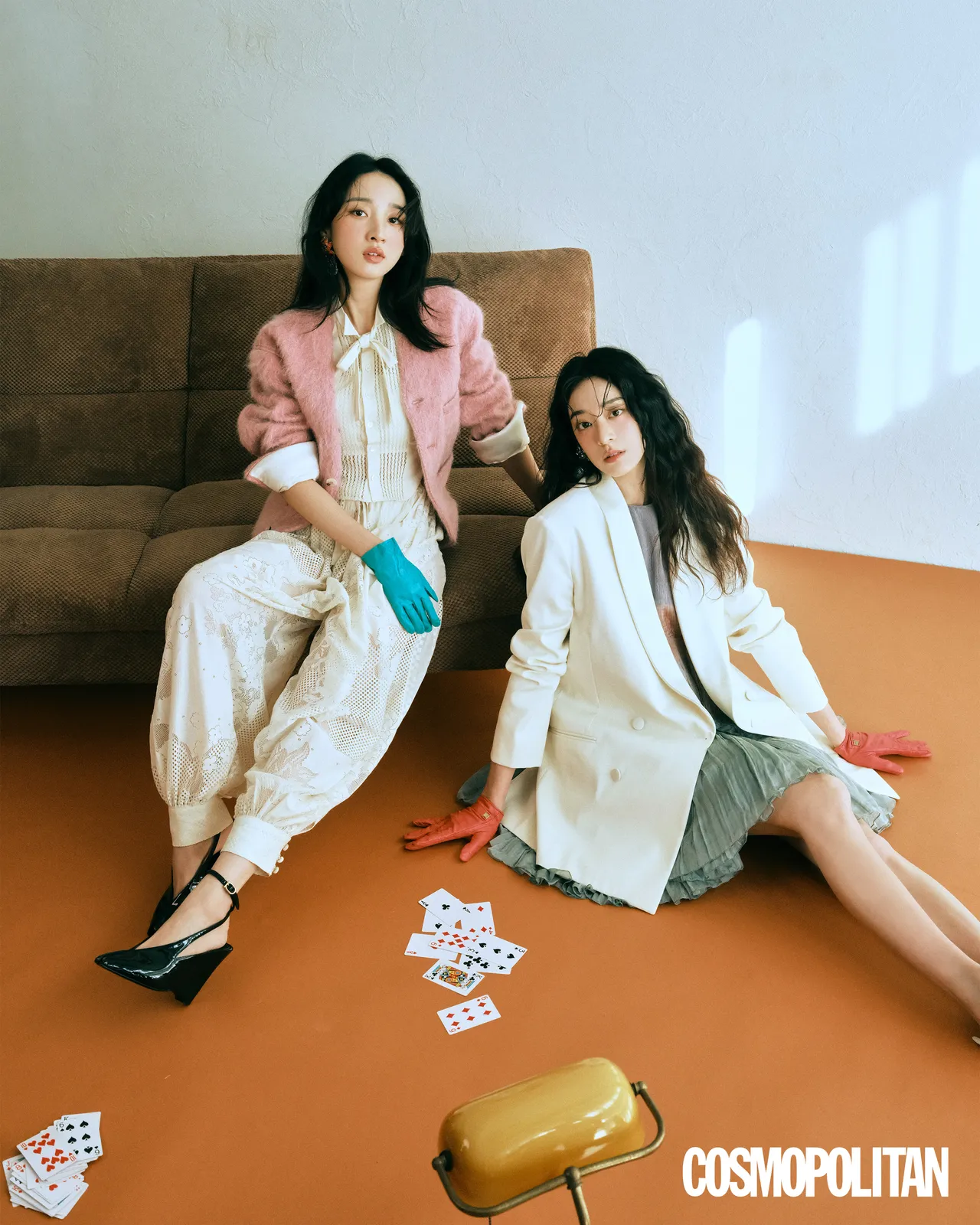 李沐（左）、江齐（右）拍摄《COSMOPOLITAN》封面。《COSMOPOLITAN》提供