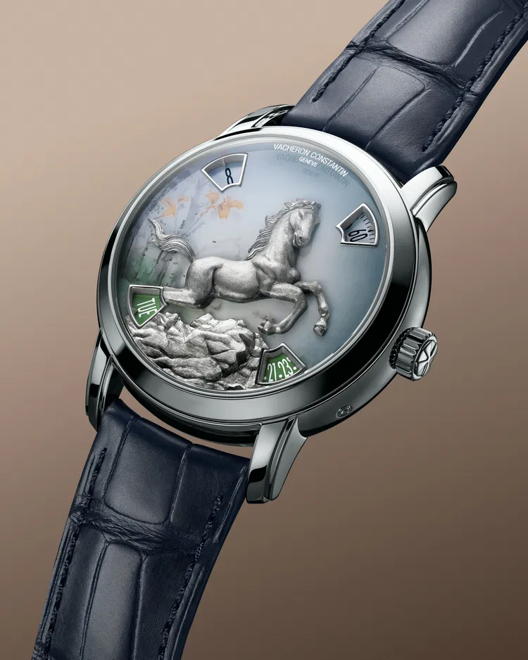 江詩丹頓Métiers d’Art 藝術大師系列中國十二生肖傳奇之馬年腕錶，40mm，950鉑金錶殼，18K 5N金質錶盤（採用霧面微繪和大明火琺瑯彩繪工藝），藍色密西西比鱷魚皮錶帶，2460 G4自動上鍊機芯，動力儲存40小時，防水深度30米，各限量25只。品牌提供
