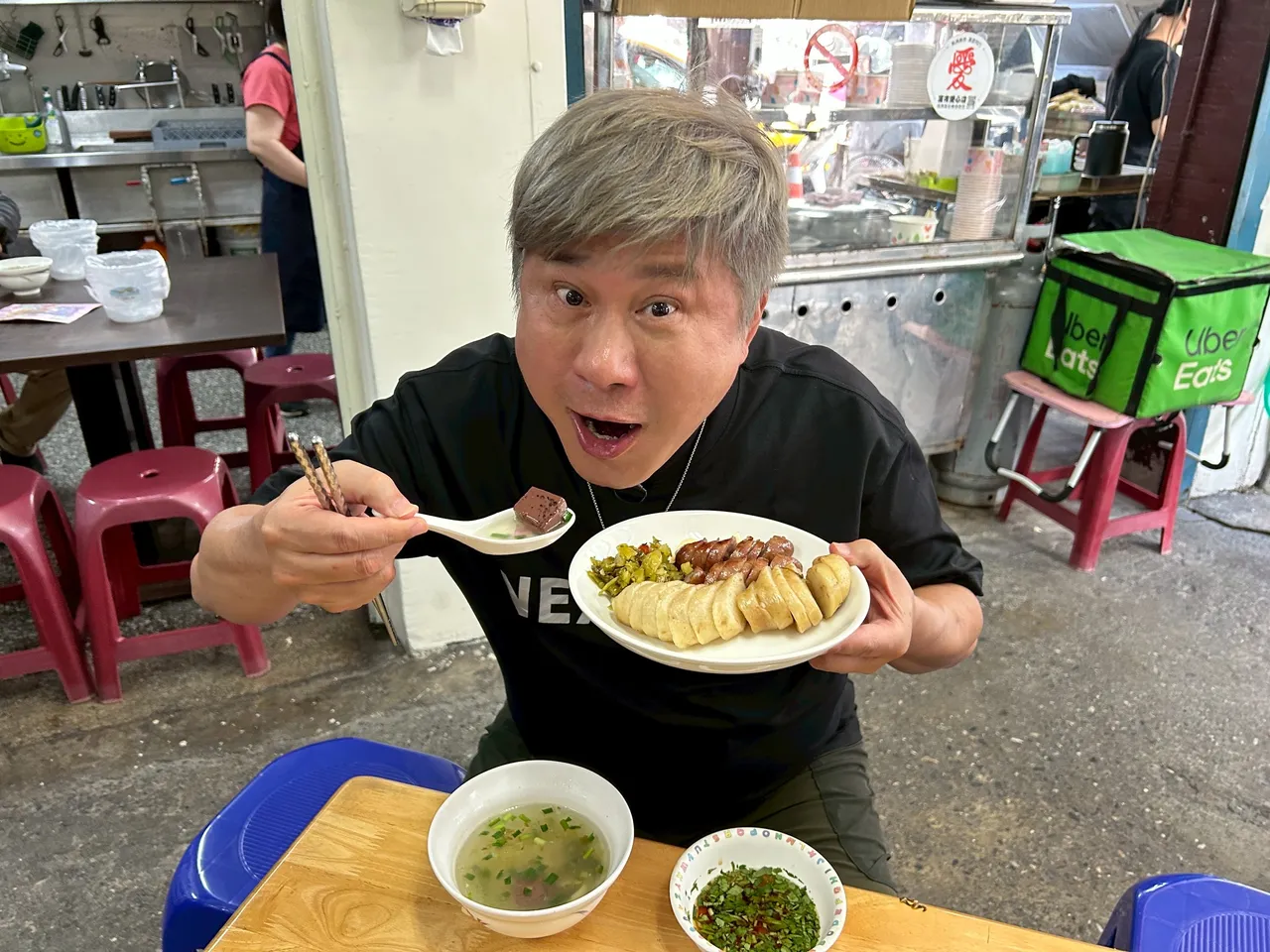 胡瓜尝花莲美食。下面一位提供