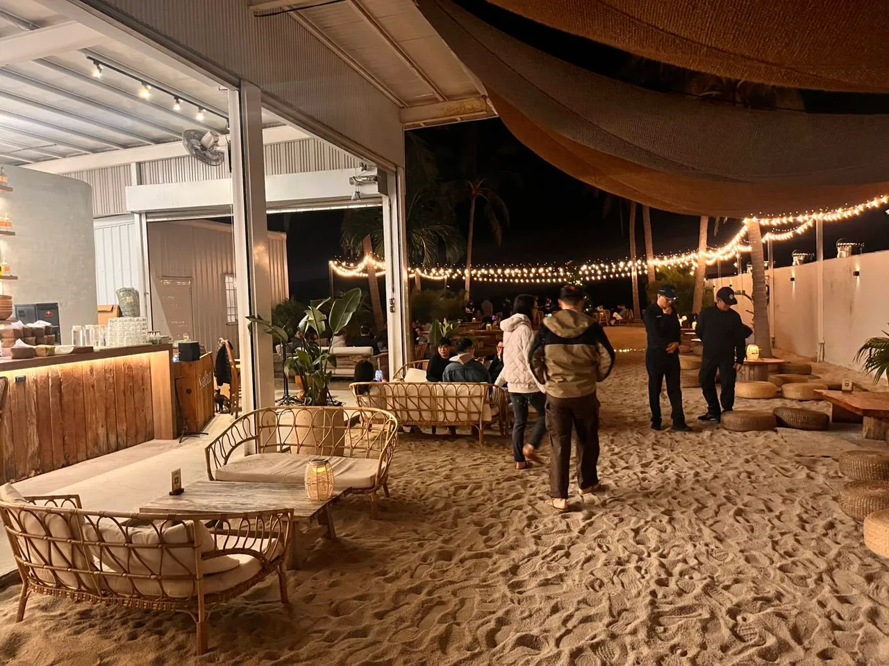 东港警方联合海巡署昨在琉球地区临检及路检。翻摄画面