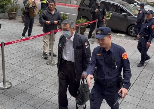 京华城案辩论｜「图利组」上阵答辩　柯文哲穿前市长外套到北院旁听