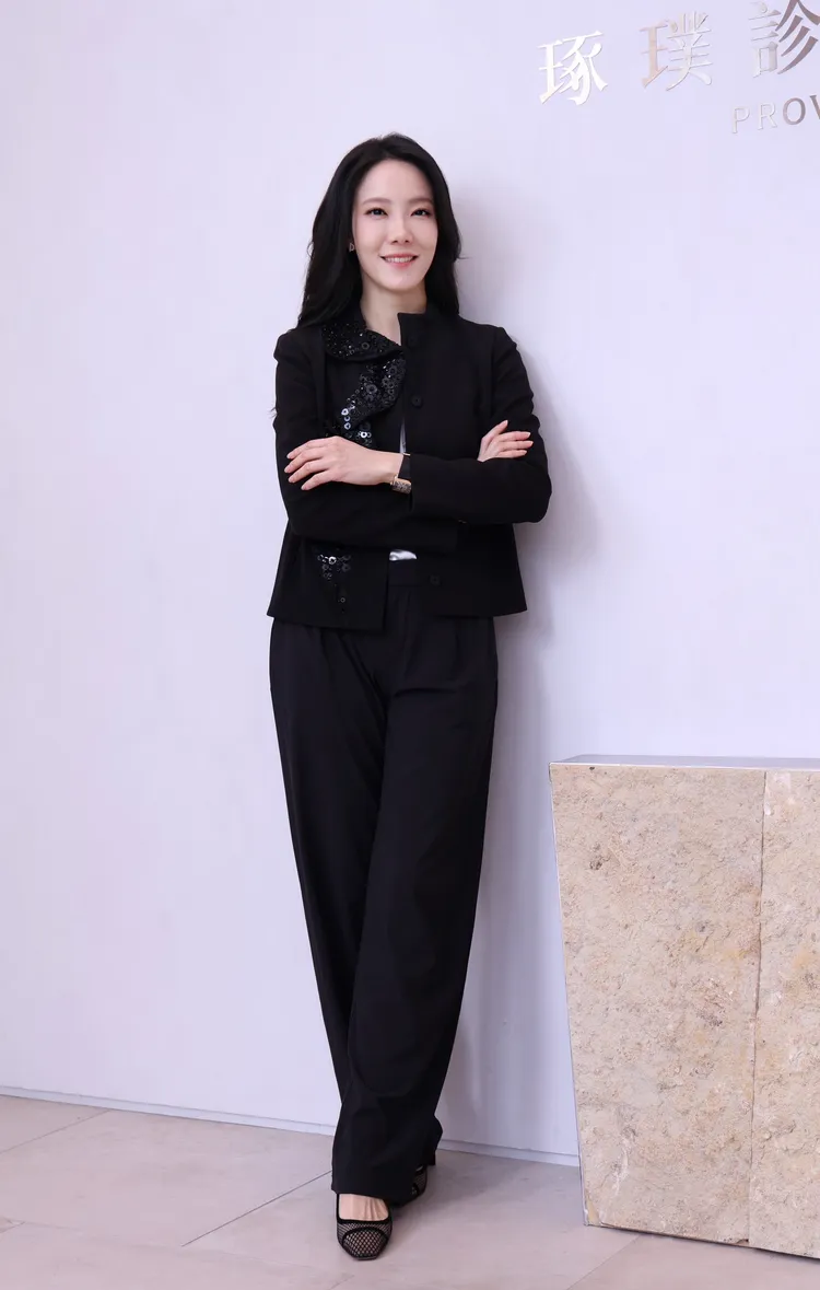 羅玉佩醫創立的琢璞診所主打「六感體驗」與「高訂拉提」。莊宗達攝