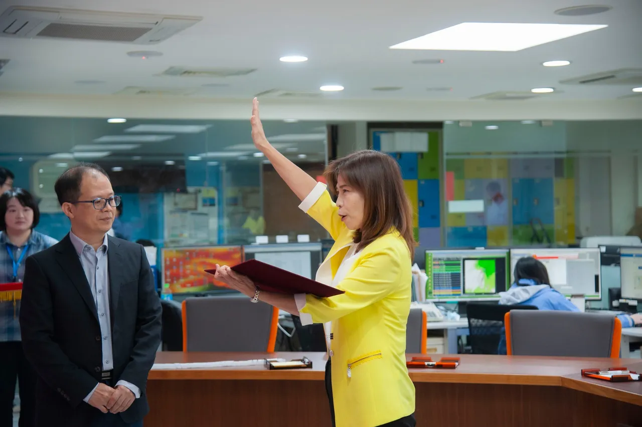 伍婉华荣升并举办宣誓典礼。翻摄脸书