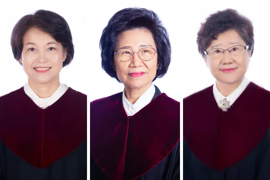 由左至右分别为大法官杨惠钦、朱富美、蔡宗珍。翻摄自宪法法庭网站