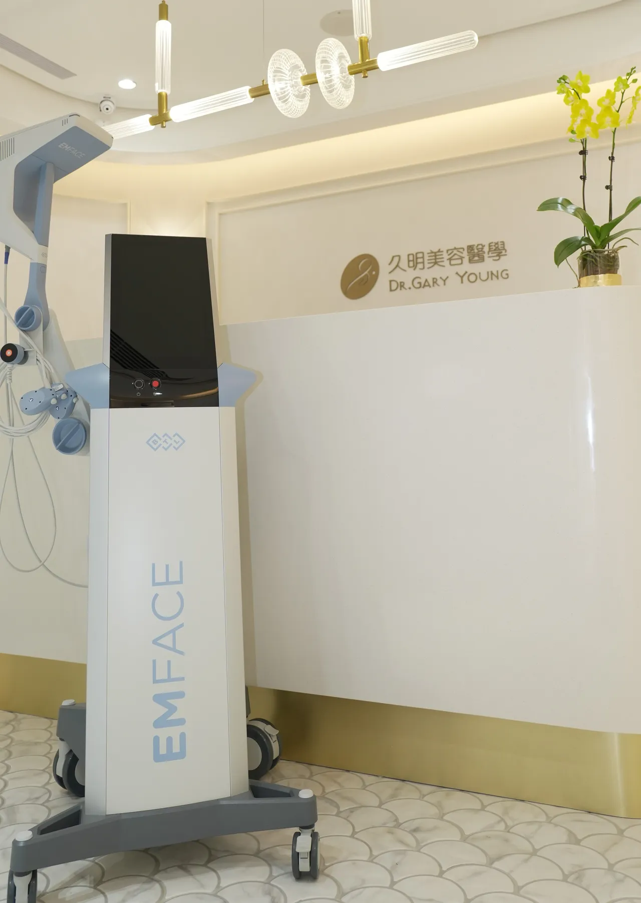 EMFACE菲斯波「双下巴探头」已通过卫福部核准，能减少下巴脂肪与改善松弛。