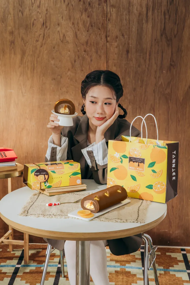 亞尼克聯手百萬YTR韓勾ㄟ金針菇「金家ㄟ」推出濟州橘風巧克力生乳捲。業者提供