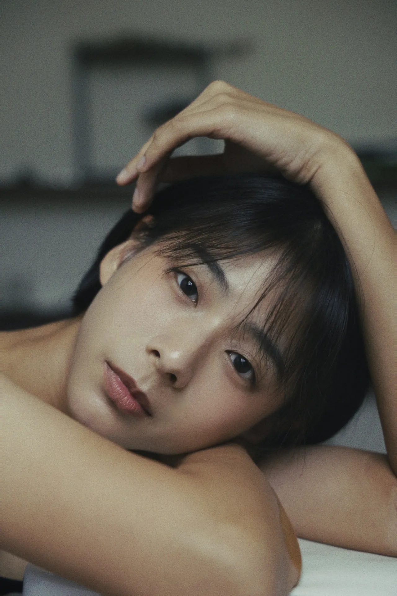 袁漠遥短发阳光又减龄。周子娱乐提供 