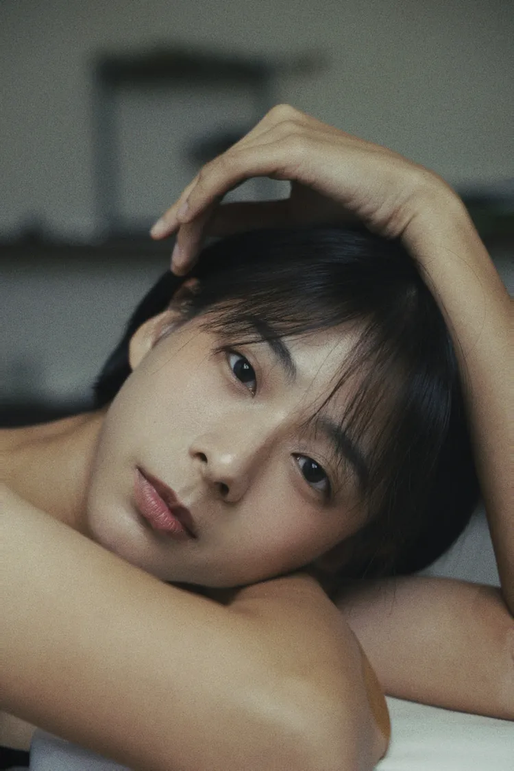 袁漠遙短髮陽光又減齡。周子娛樂提供 