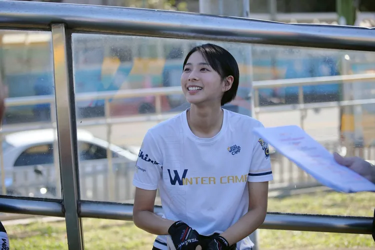 袁漠遥为戏落发，超级清纯。周子娱乐提供