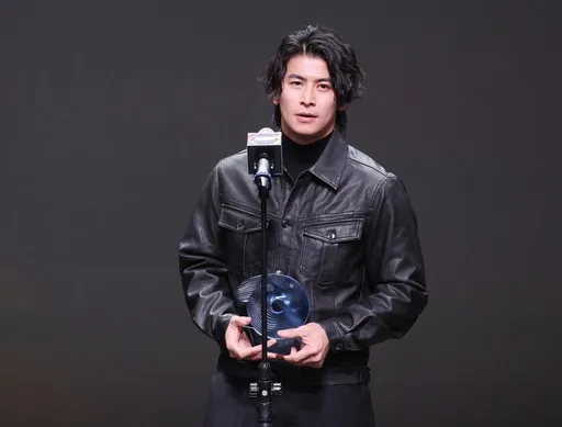 陳傑憲「穿皮衣」帥氣奪獎！上台先說抱歉　理由曝光了