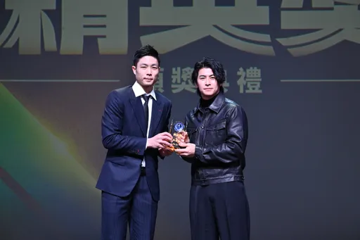 陈杰宪「穿皮衣」帅气夺奖！上台先说抱歉　理由曝光了