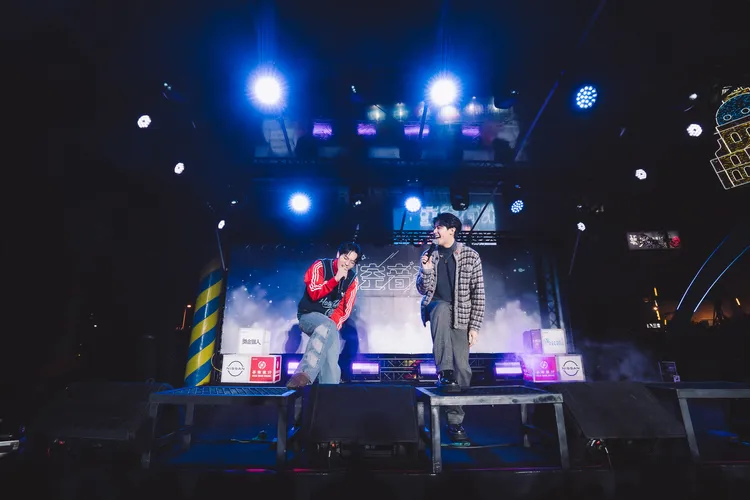 李玉璽（右）與小樂吳思賢同台男上加男。夢時代&獎金獵人提供