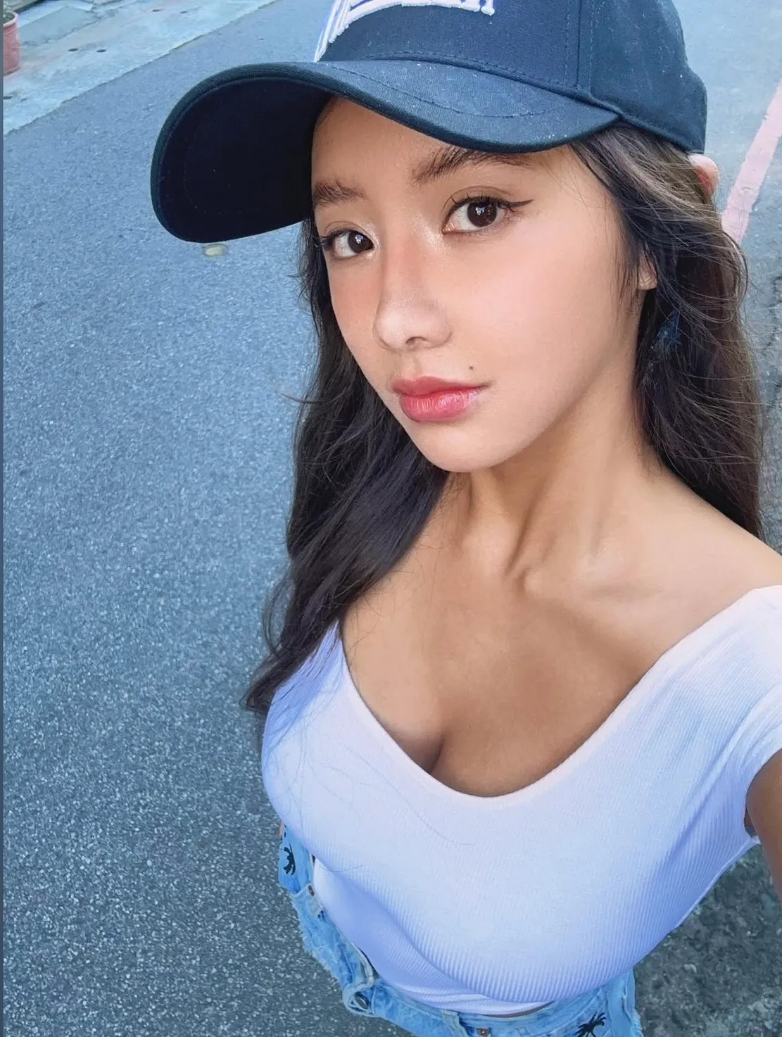 护理师言言外型亮眼。翻摄言言IG