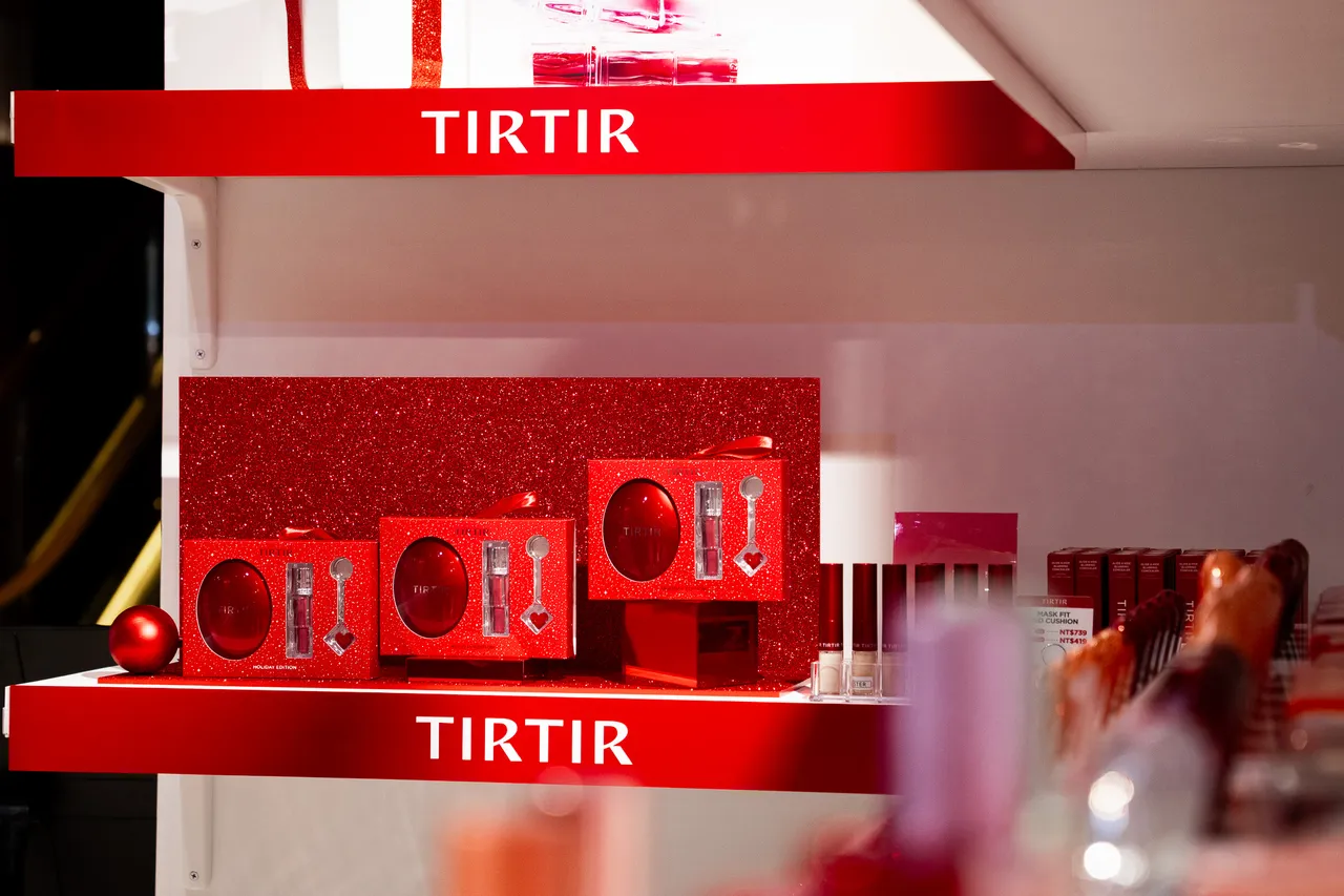 TIRTIR圣诞礼盒。品牌提供