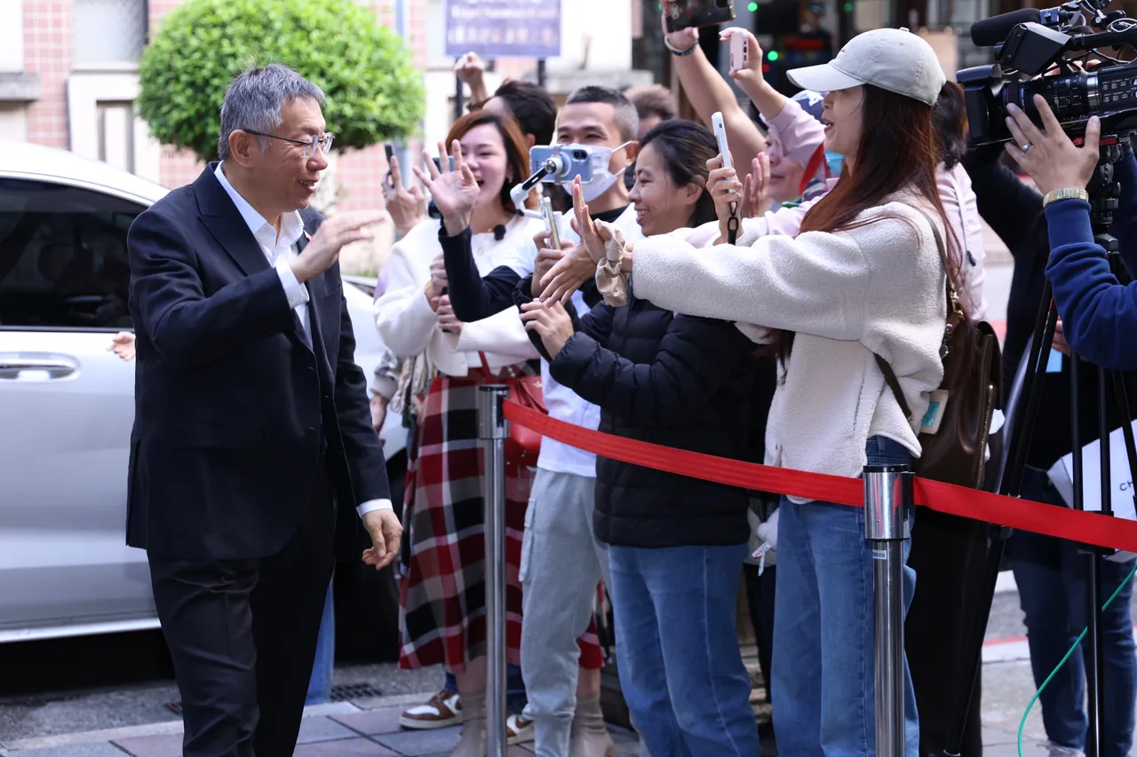 柯文哲今起连10天出庭迎辩论终章　阿北一身正装「认真了」