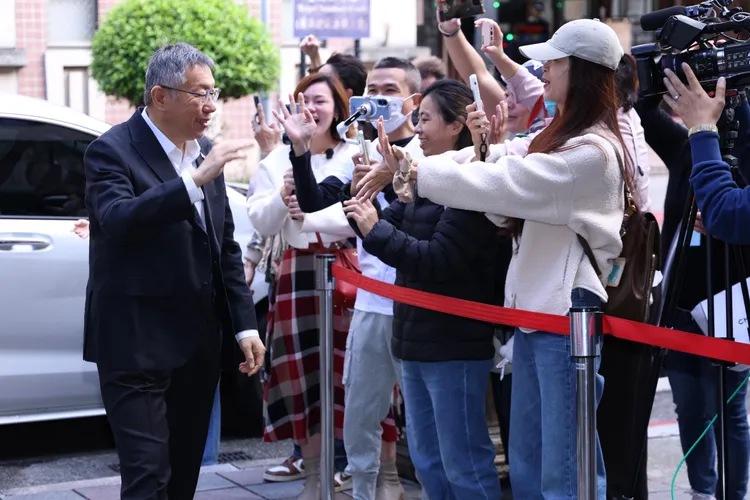 柯文哲今起連10天出庭迎辯論終章　阿北一身正裝「認真了」