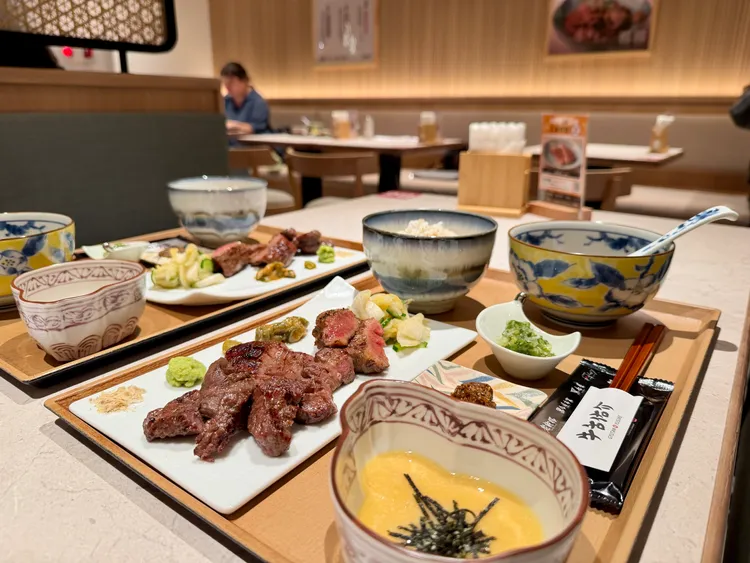 每條約1公斤的牛舌，能吃部位僅47%，差不多只能做6份定食。莊偉祺攝