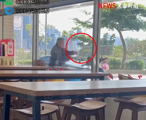 淡水怪男超商门口空气挥斧「跟鬼输赢」　警到场辩「隔壁买东西」遭强制送医