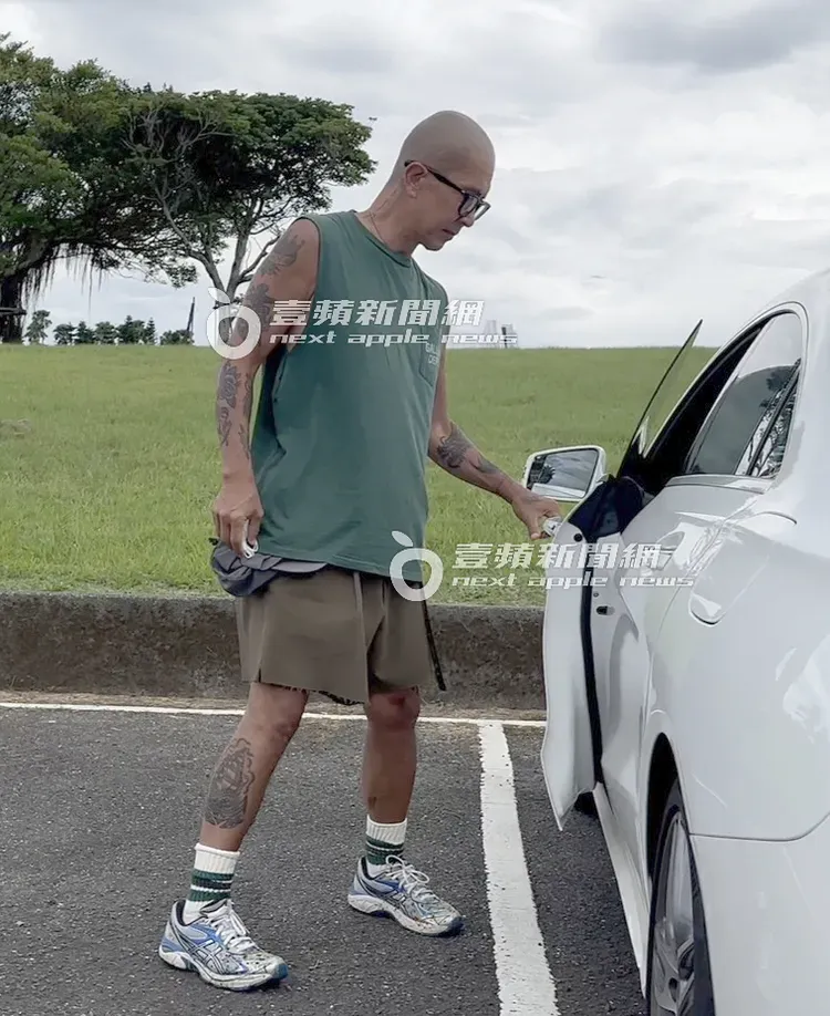 记者上前关心具俊晔，他首度对媒体亲口透露经常梦到熙媛。特勤中心摄