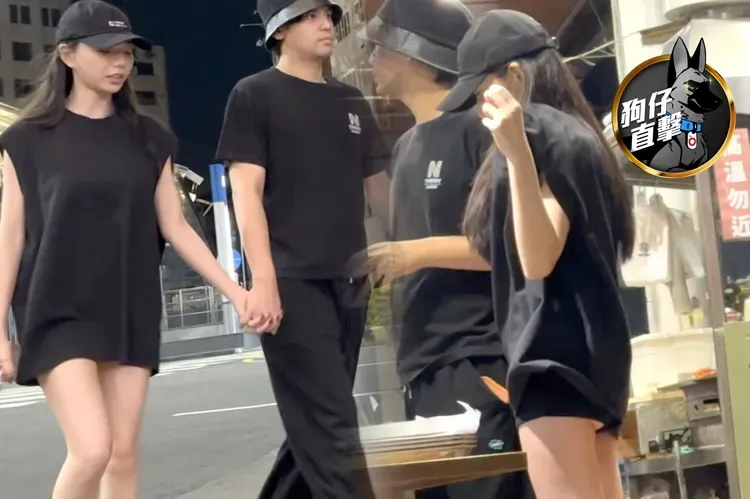 10月18日凌晨1点半，陈零九回老家高雄，十指紧扣JKF女郎啾啾吃消夜。特勤中心摄