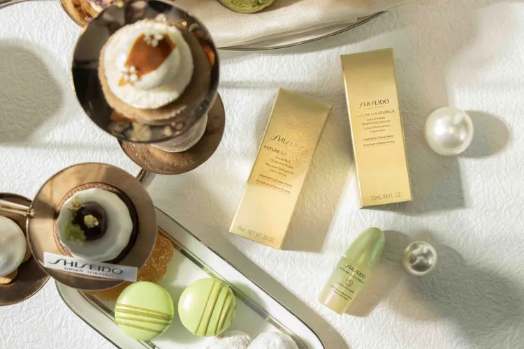 享用「極上御藏．冬日悠然下午茶」，即可獲贈 SHISEIDO 限量體驗禮（價值 3534元，贈品數量有限，送完為止）。業者提供