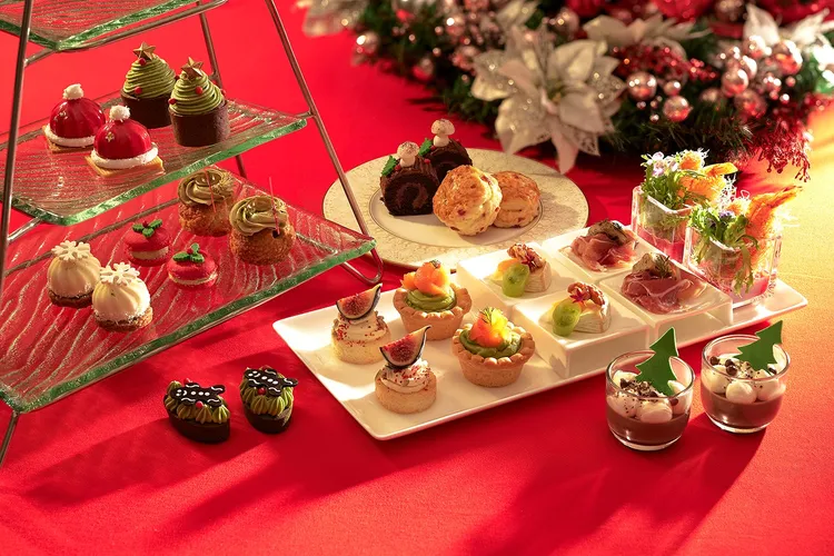 JR東日本大飯店台北聖誕主題雙人下午茶包含5款鹹點、9款甜點與咖啡或茶飲。JR東日本大飯店台北提供