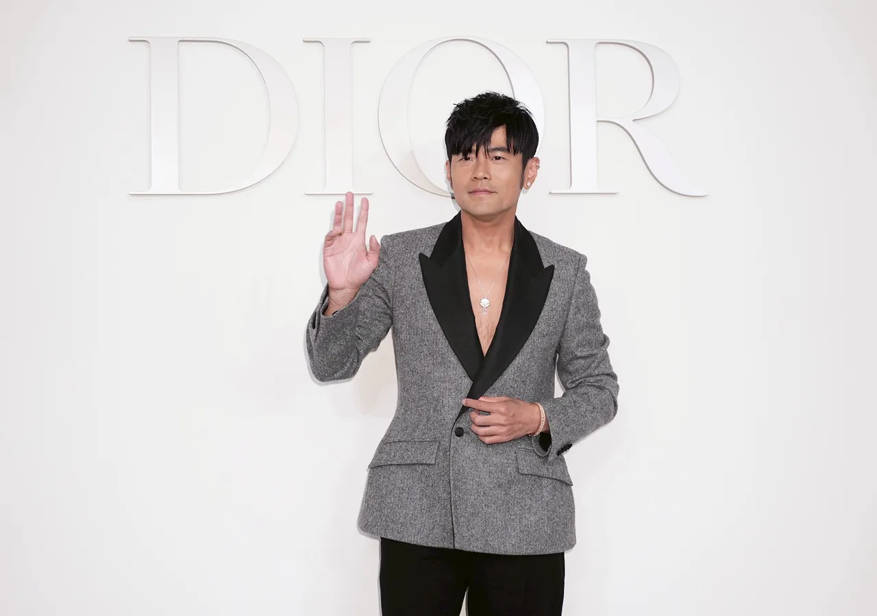周杰倫「中空」炸出性感胸肌 「Model沒穿我也只好沒有穿」|壹蘋新聞網