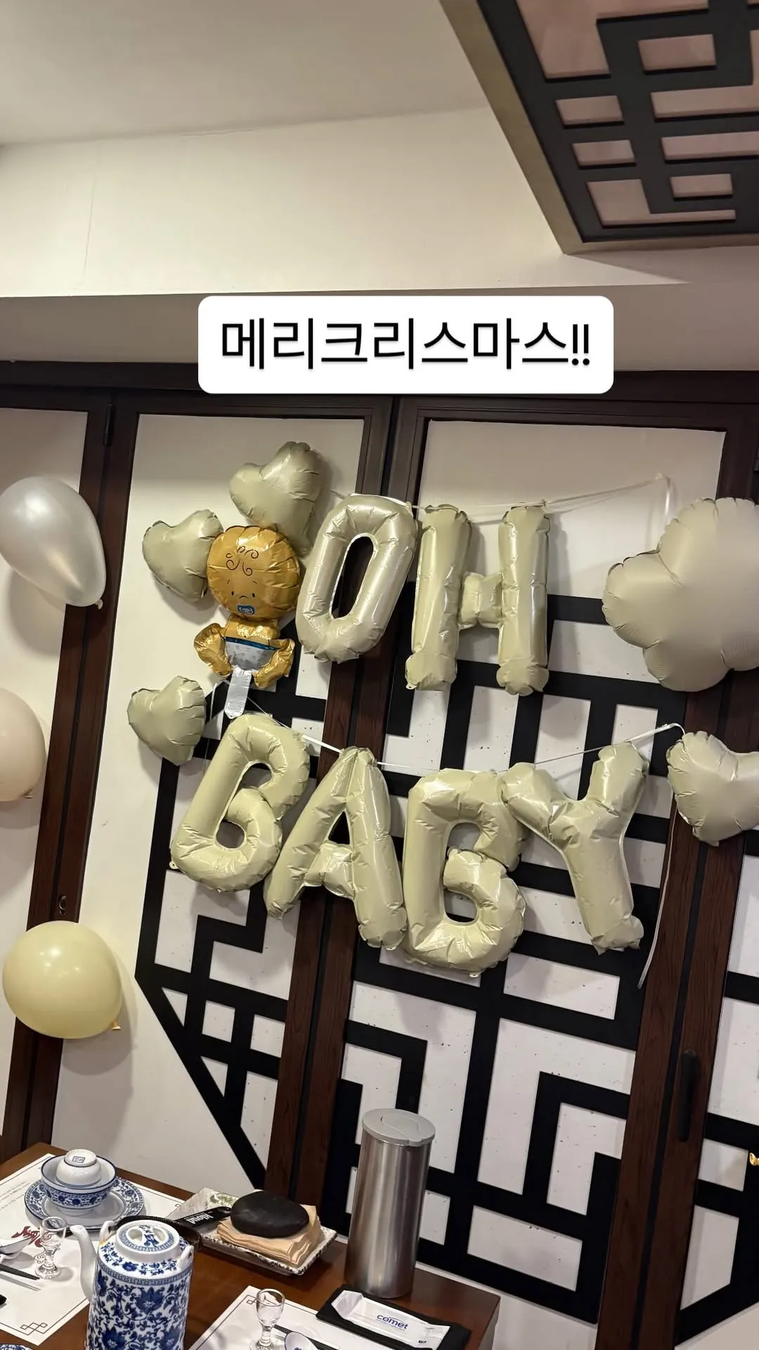 李诗彦昨天分享「OH BABY」的照片，祝福大家圣诞快乐。翻摄李施彦IG