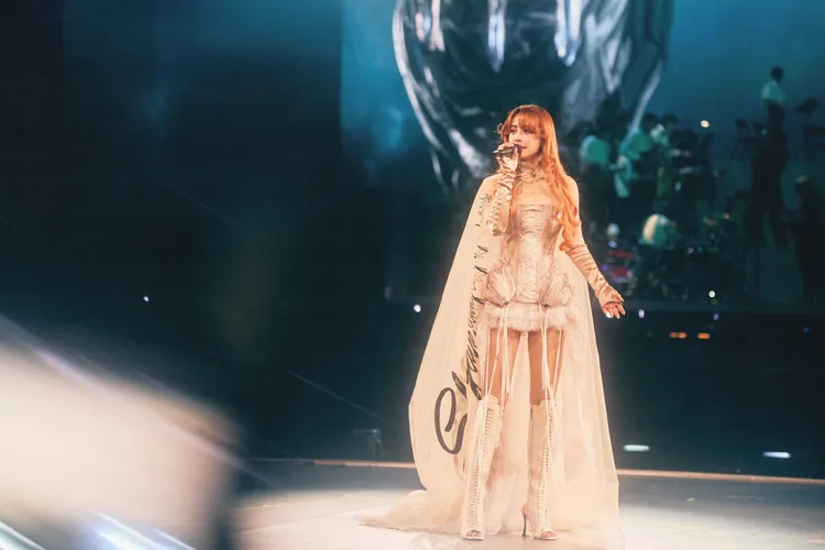 她「情歌趴」一連深情演唱《FISH LOVE》、《玫瑰少年》、《妥協》等情感濃烈之作。凌時差提供