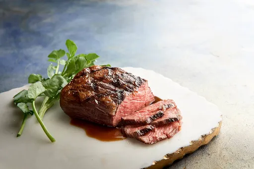 吃巧克力小熊软糖长大的巧克力和牛　微风信义莫尔顿牛排馆吃得到