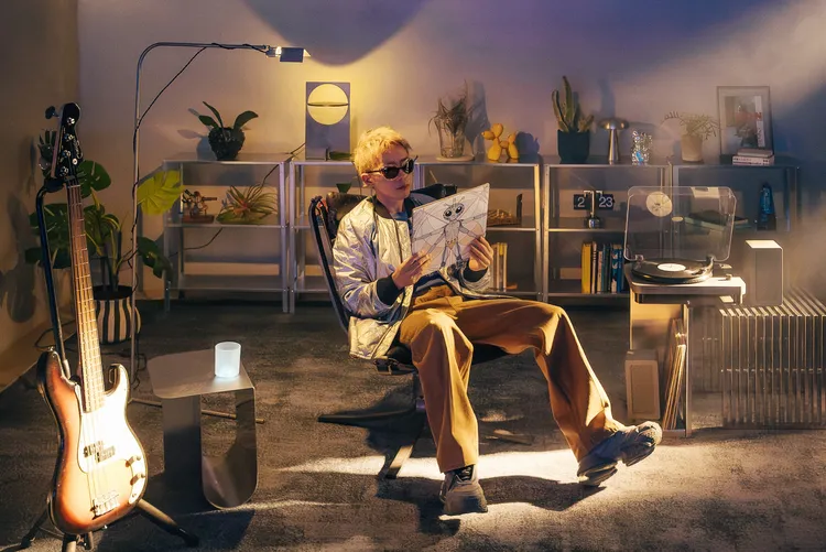 鄭興與小寒一起創作新歌《人類學家》。好的秋工作室提供