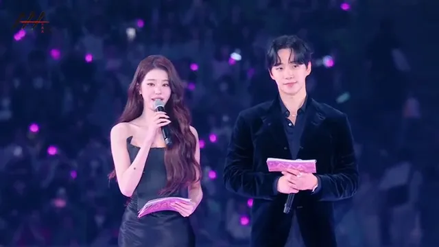 IVE成员张员瑛（左）与2PM的李俊昊担任主持人。翻摄LINE TV