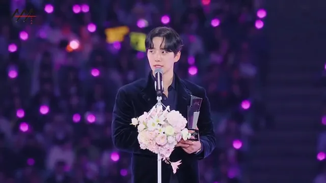 李俊昊得年度最佳男演員獎。翻攝LINE TV
