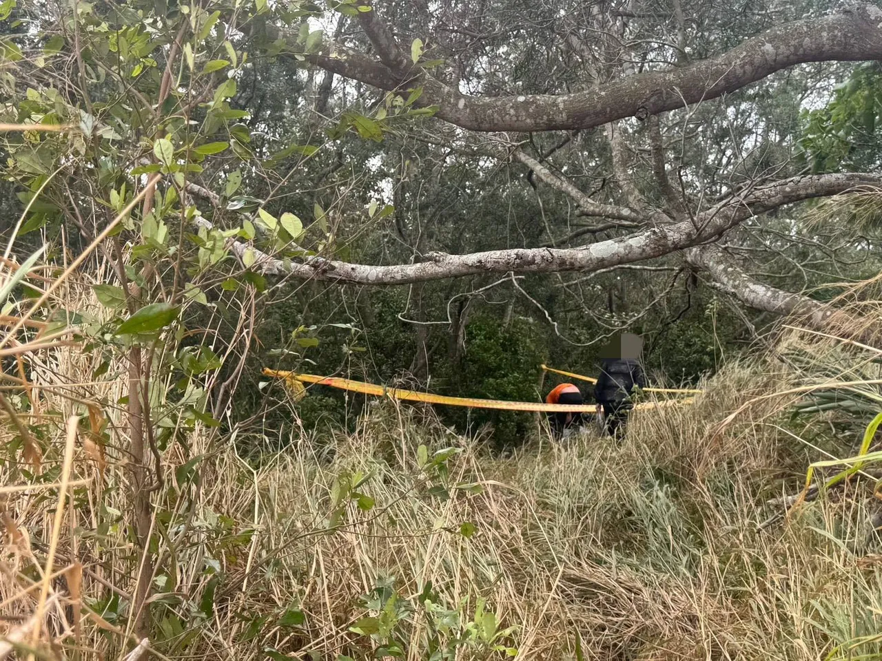 李男被發現時全身是血，旁邊還有刀子。民眾提供
