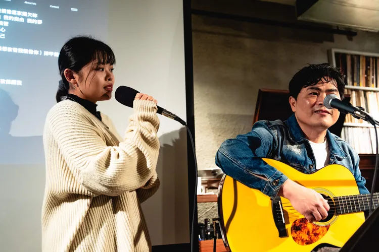 蘇明淵（右）與女兒在新專輯中有合作新歌《過去到這馬》。蘇明淵提供