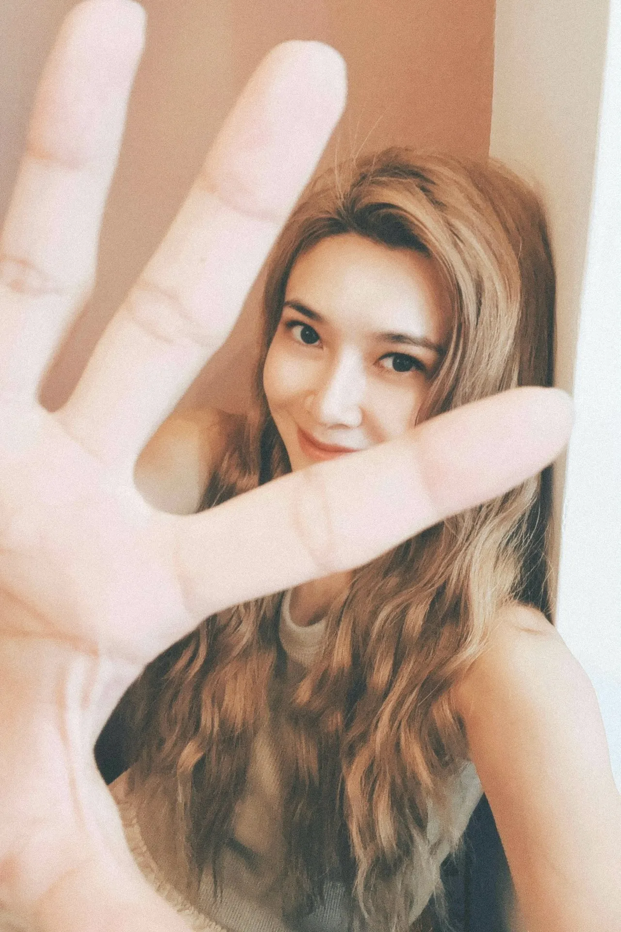 吴婉君从俐落短发变成温柔长发。翻摄吴婉君脸书