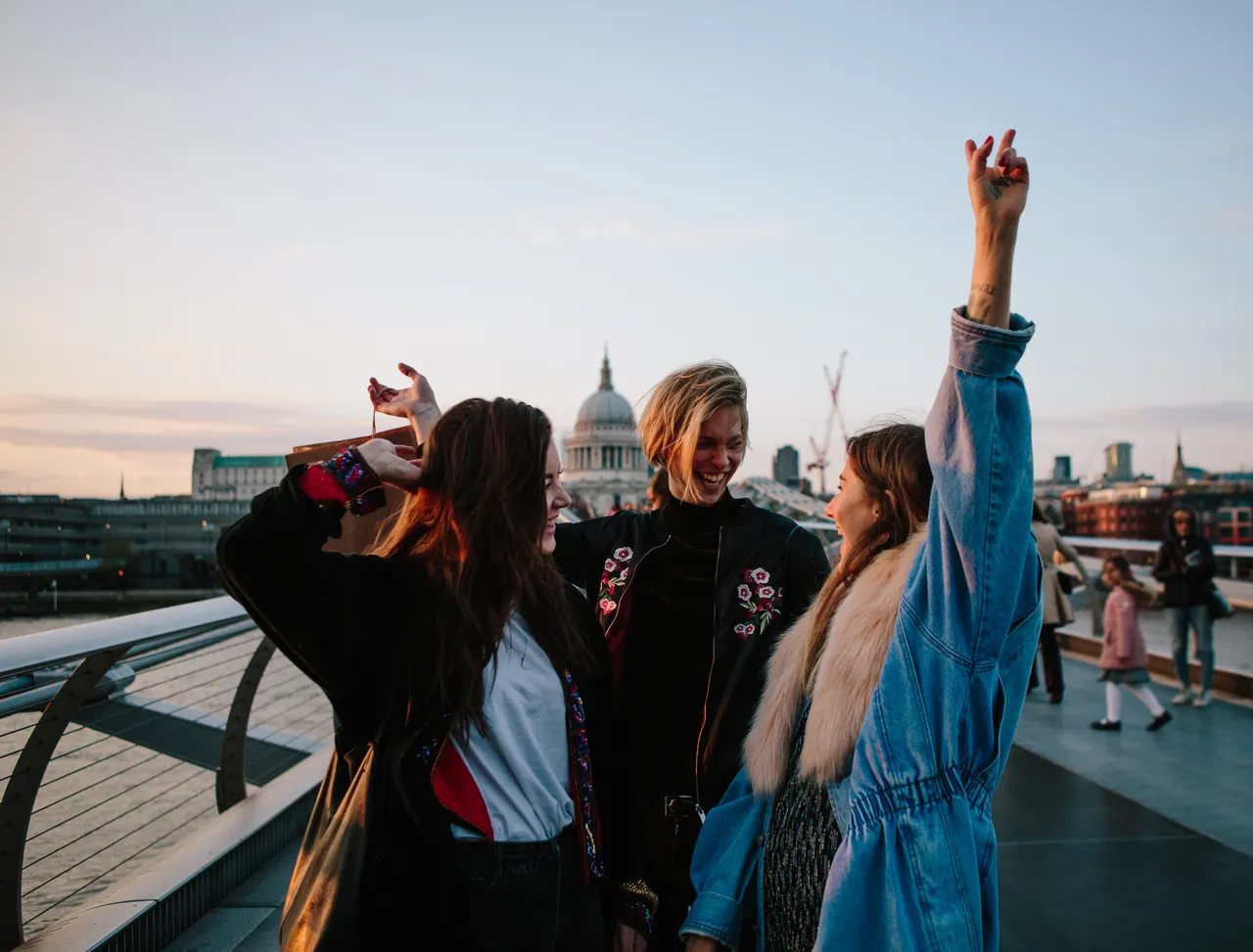 近四分之三（全球 75%；台湾 81%）的人单纯为了「努力工作，理应犒赏」而旅行。Booking.com提供