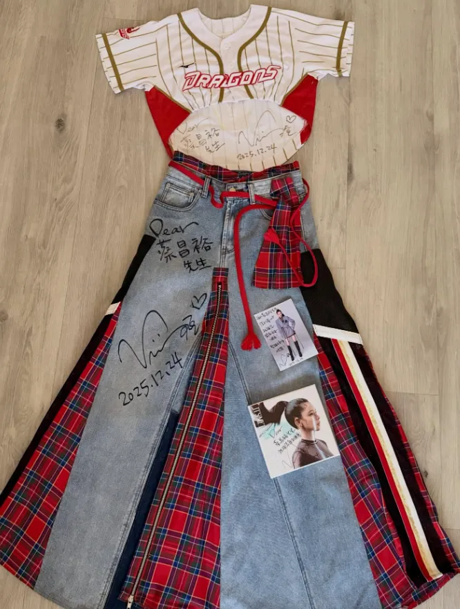 徐若瑄為得標者署名及簽名。翻攝徐若瑄臉書