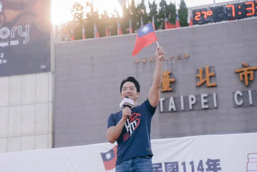 蒋万安才去双城论坛中国就军演！沈伯洋：别幻想用「姿态」换和平