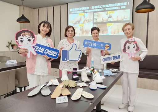 足感心！奇美医「专业足部护理照护」团队　照顾病患双脚顾健康