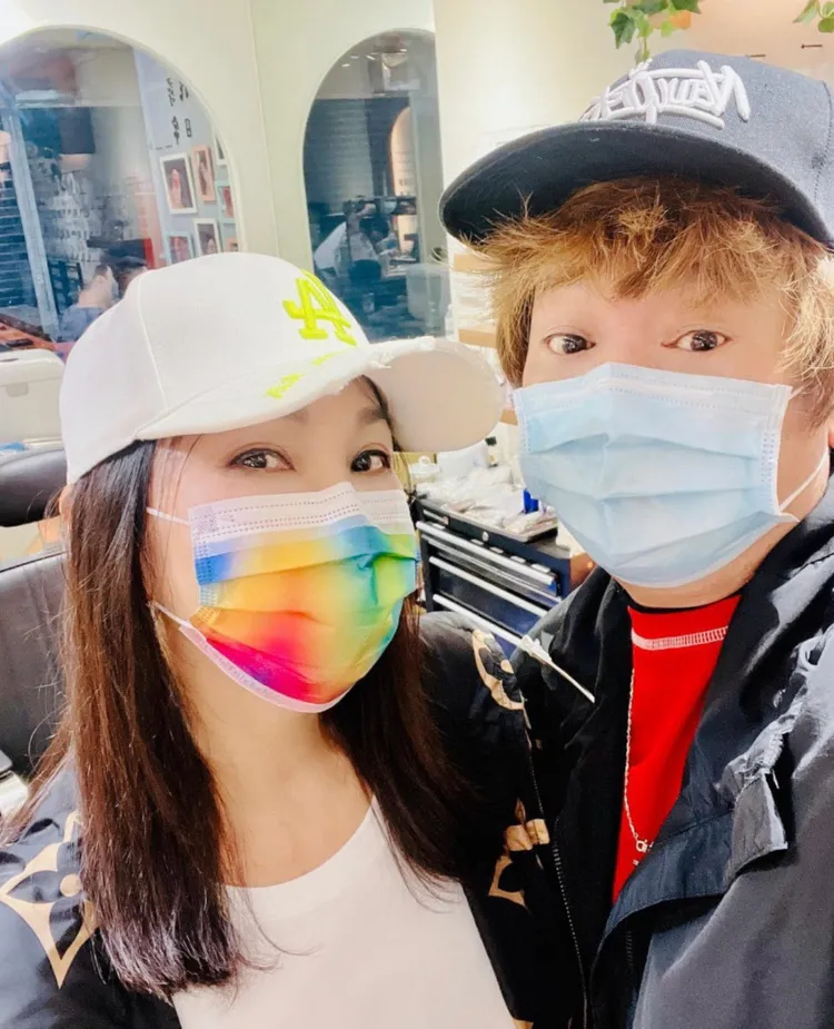 曹西平3年前在臉書曬出陳美鳳到他飾品店光顧的合影。翻攝自曹西平臉書