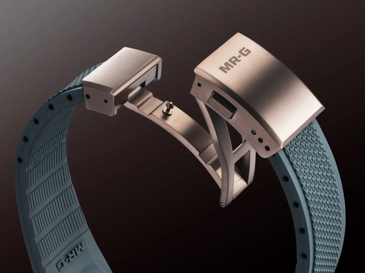 MRG-B2000KT-3A采用深绿色Dura Soft舒适耐用的氟橡胶表带。品牌提供