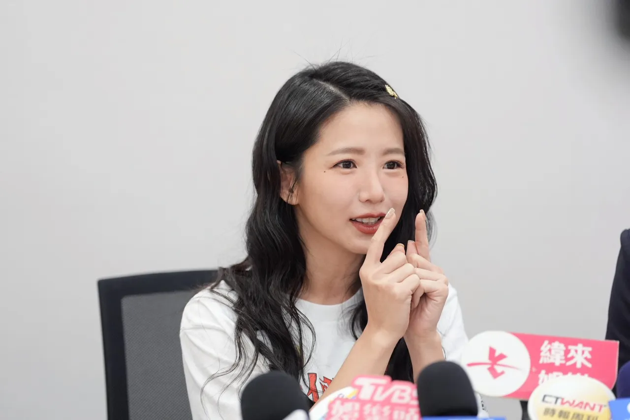 郭书瑶对于这段突被断联的感情充满疑惑。摄影中心摄