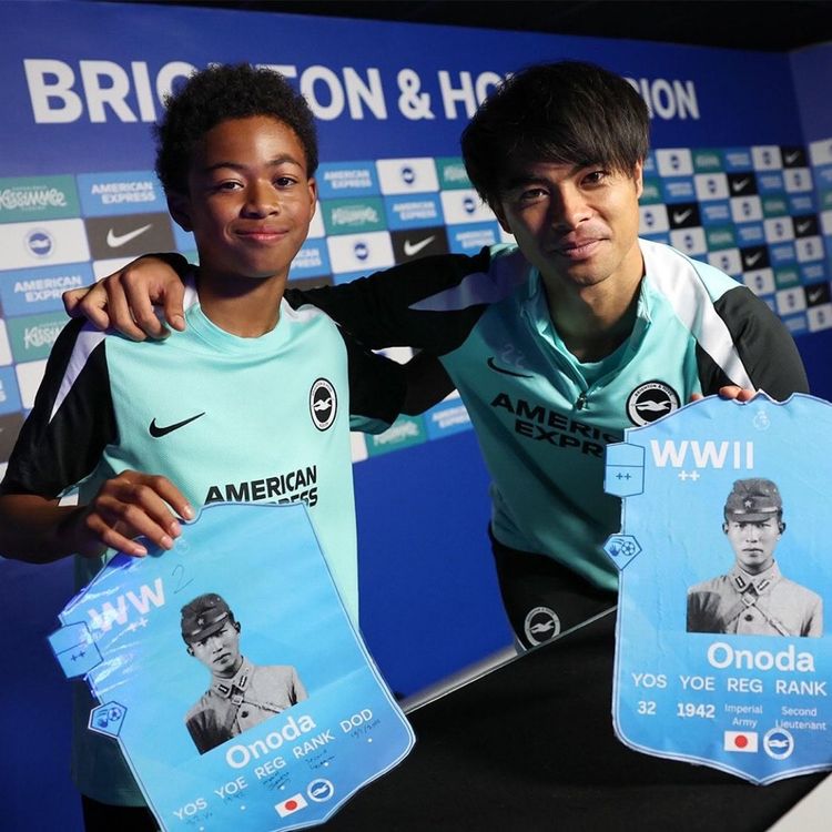 日國腳持「二戰最後日本兵」拍照！中國球迷捉狂了