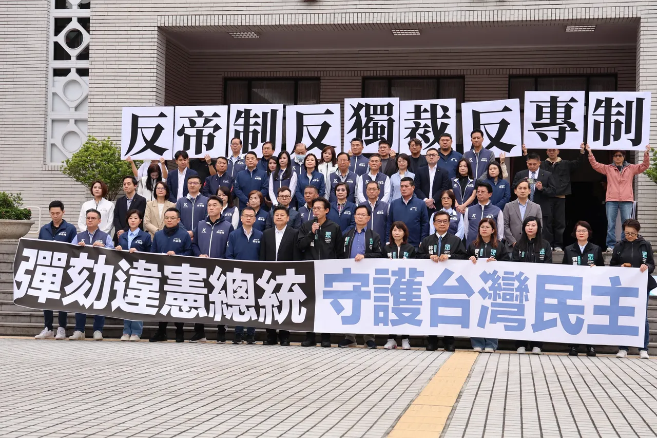 蓝白发动弹劾赖清德！摆袁世凯肖像讽刺　黄国昌：将于各县市举办公听会