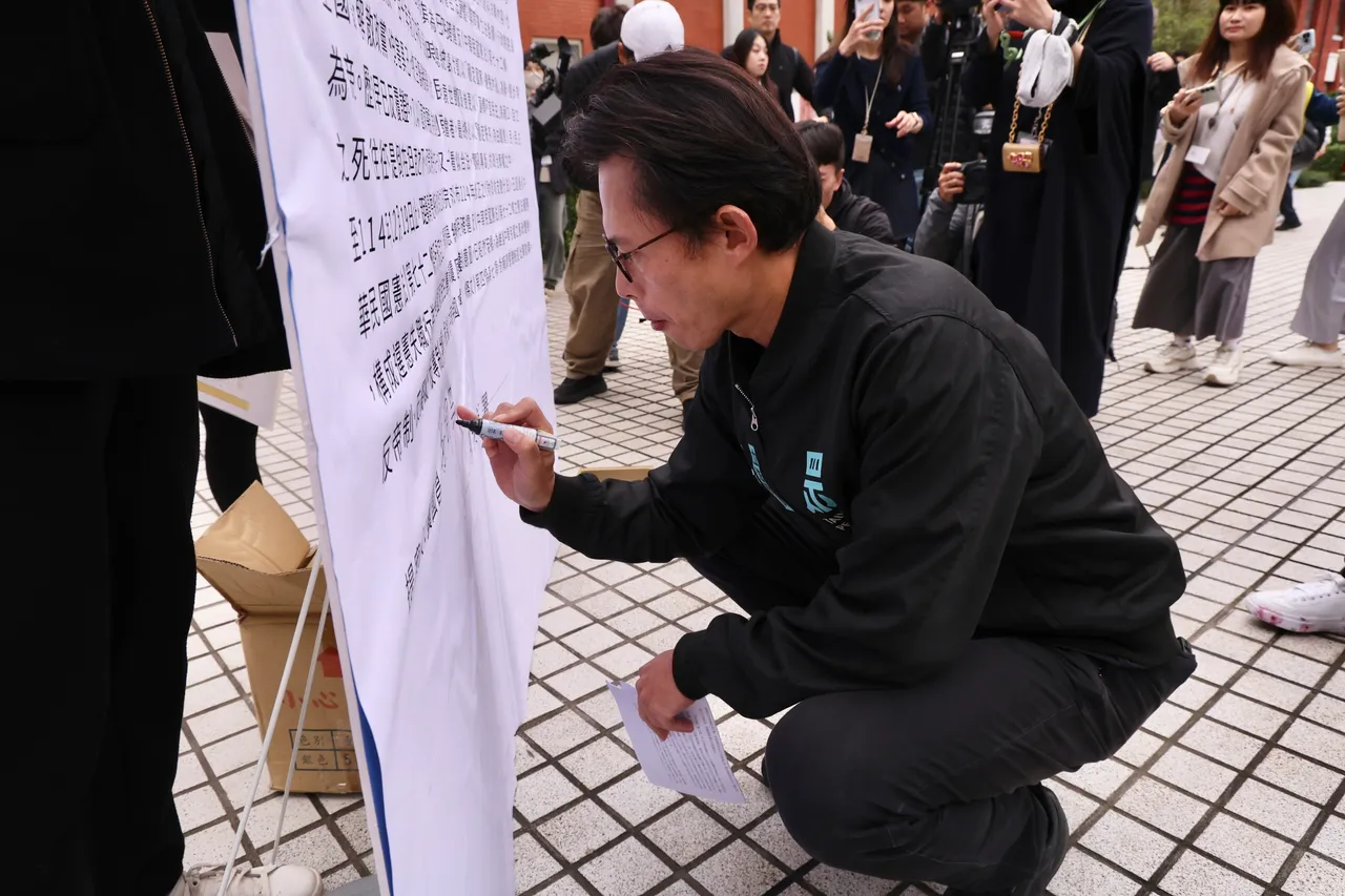 民众党团总召黄国昌签弹劾案文。庄宗达摄